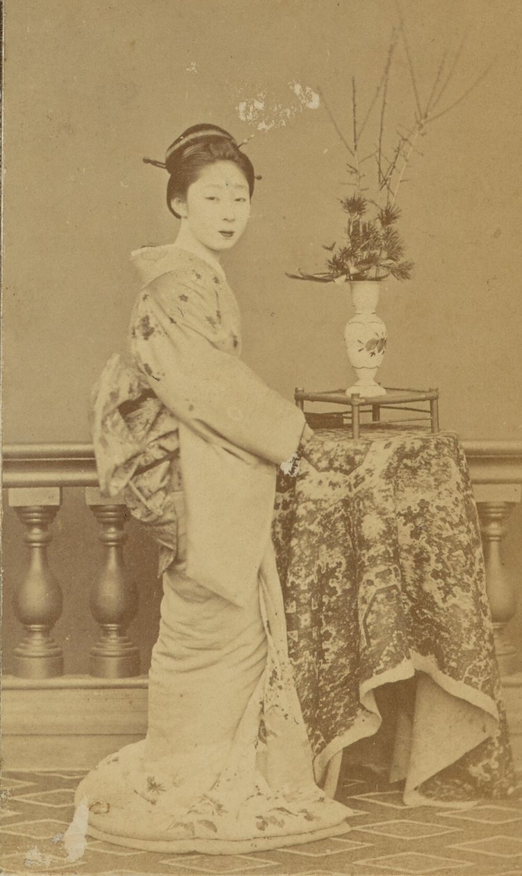 [站立的日本妇女] 作者 未知艺术家