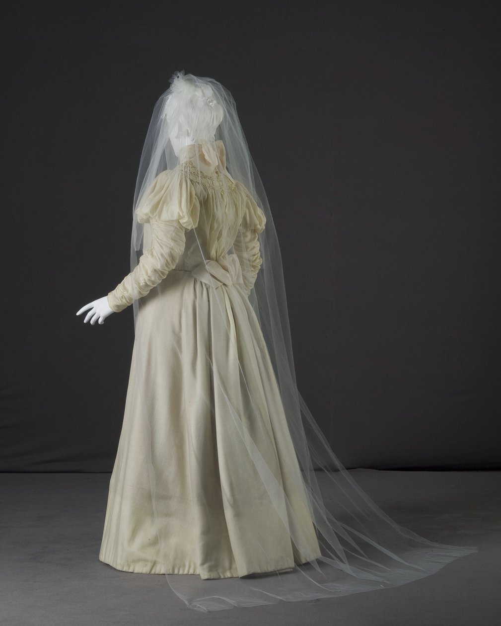 婚纱礼服 作者 未知艺术家