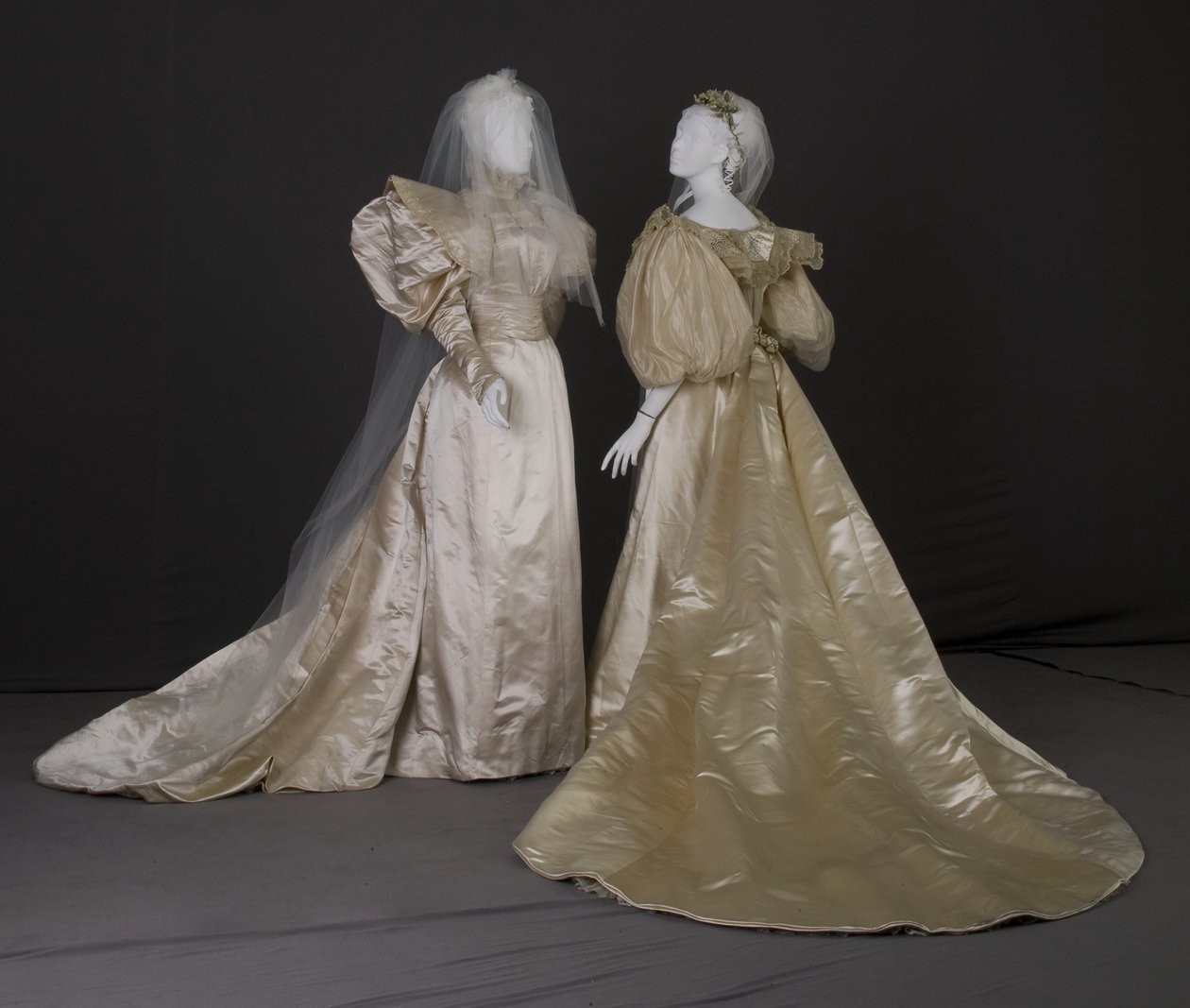 Wedding dresses 作者 未知艺术家