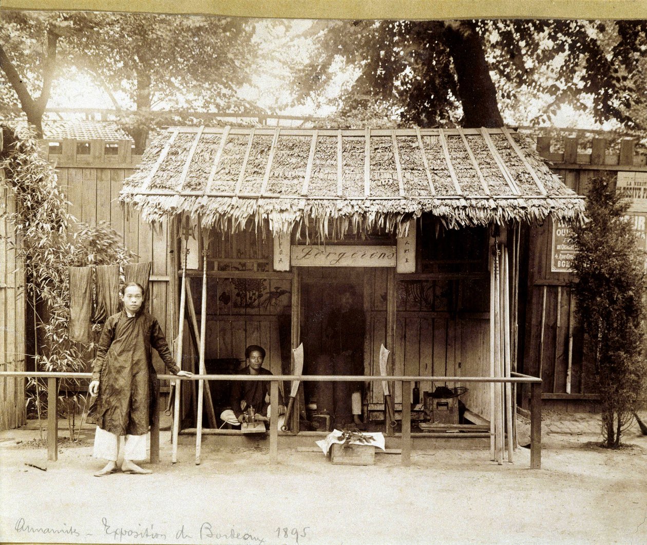 铁匠作坊，Annam，c。 1895 年。 作者 未知的摄影师
