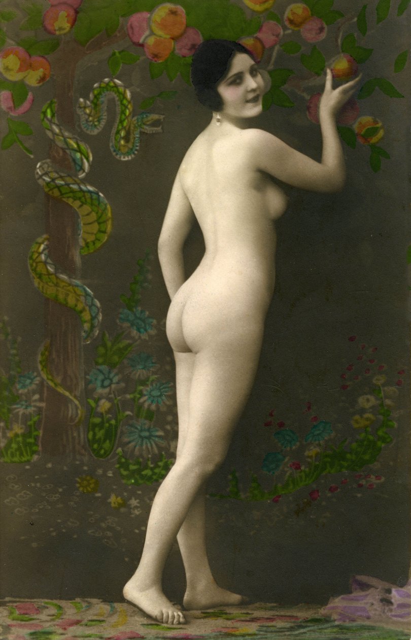花哨的明信片（媚俗）：美好时代的夏娃》（约 1920 年） 作者 未知的摄影师