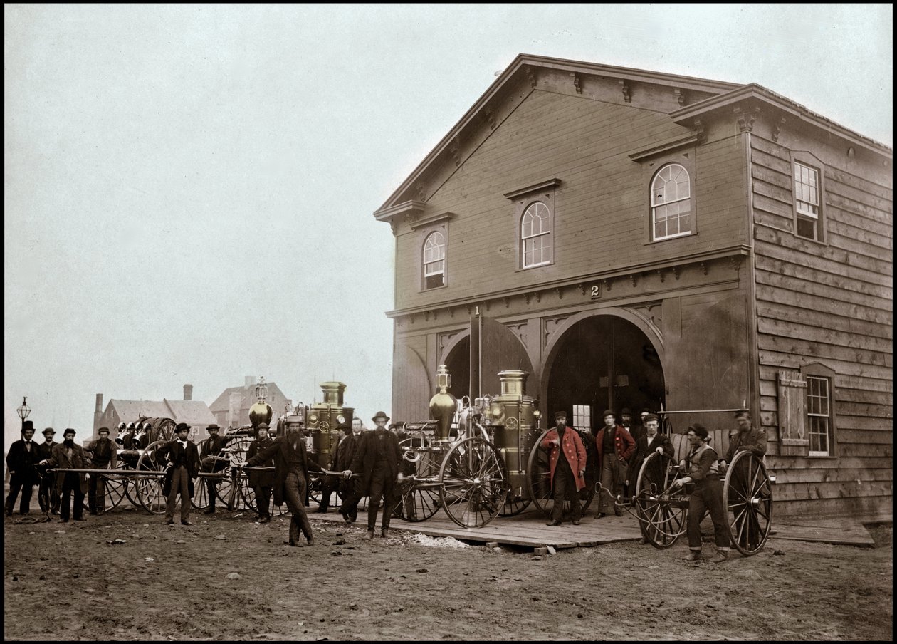 Fire brigade posing in front of the barracks, Alexandria. Virginia, United States. 1863. Photography 作者 未知的摄影师