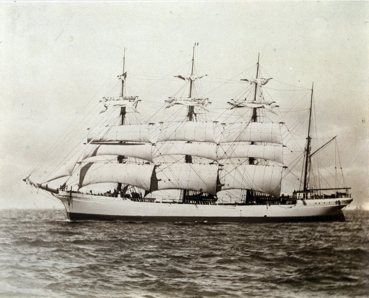 法国帆船Emile Renouf在勒阿弗尔附近，1897年7月2日 摄影 作者 未知的摄影师