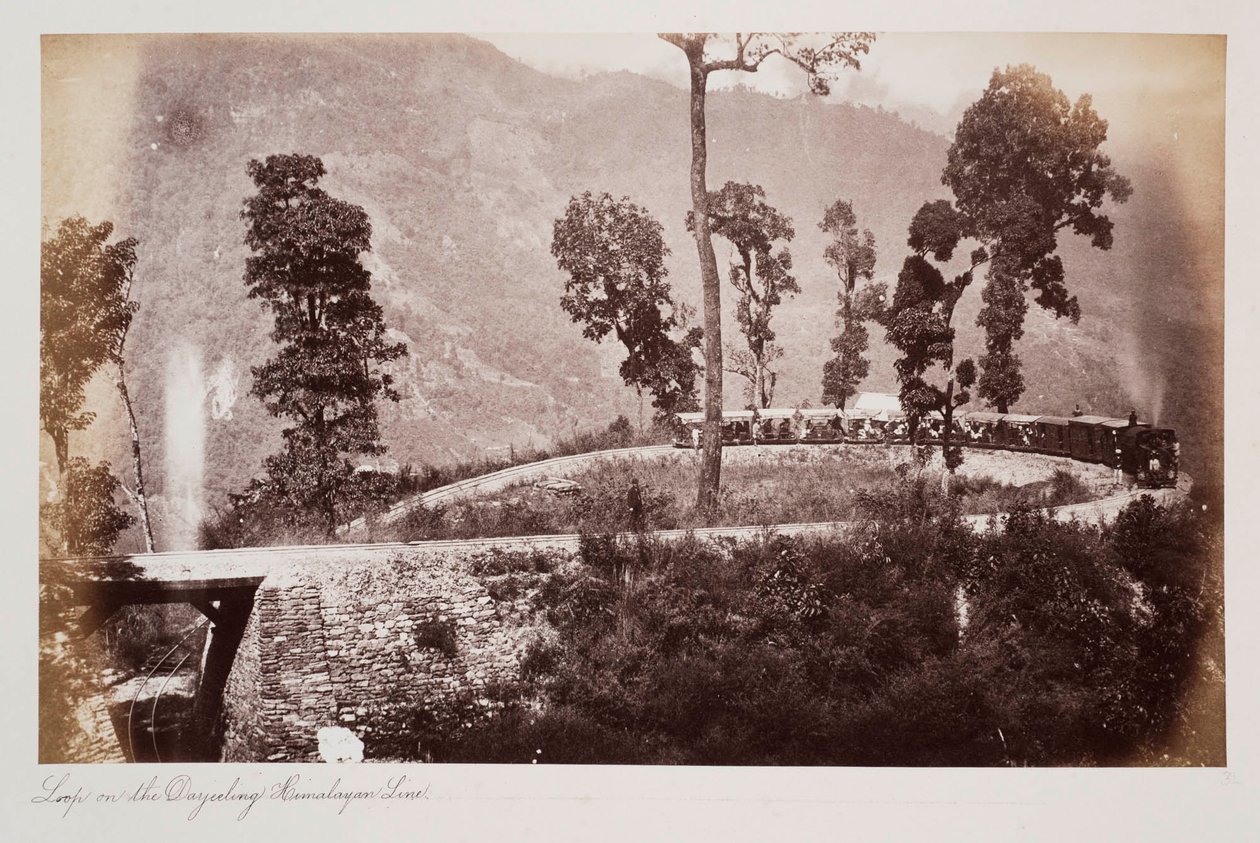 环大吉岭喜马拉雅线，约 1885 年（棕褐色照片） 作者 未知的摄影师
