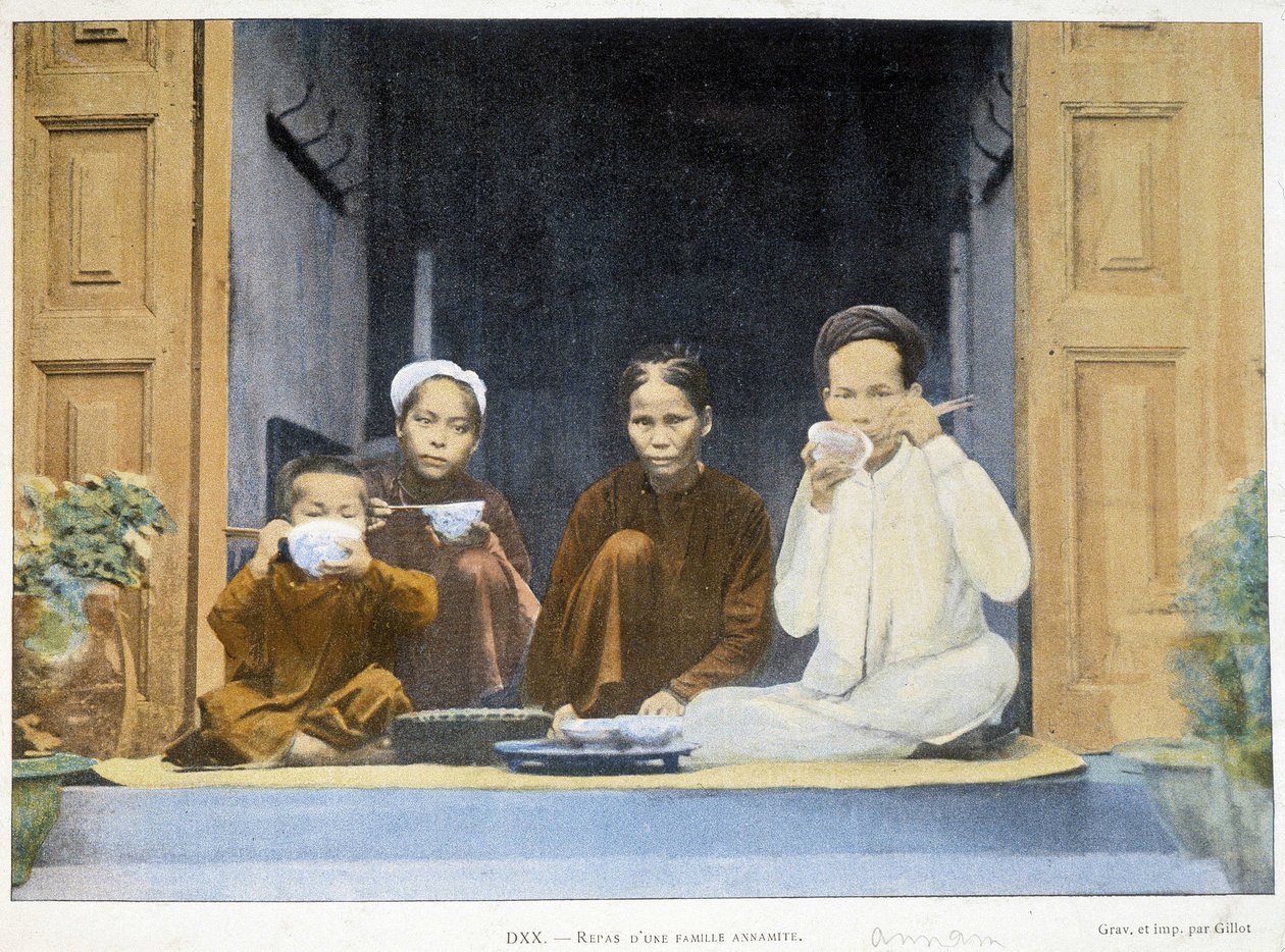 安南家族的膳食，1895 年，“”环游世界”，19 世纪后期。 作者 未知的摄影师