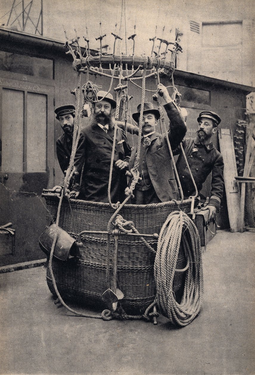 Photographic staging with a hot air balloon. Photography, late 19th century, Paris. Coll. Selva. 作者 未知的摄影师