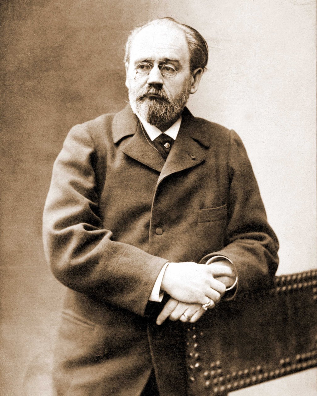 埃米尔·佐拉 (Emile Zola) 的肖像 (1840 - 1902) 法国作家。 作者 未知的摄影师