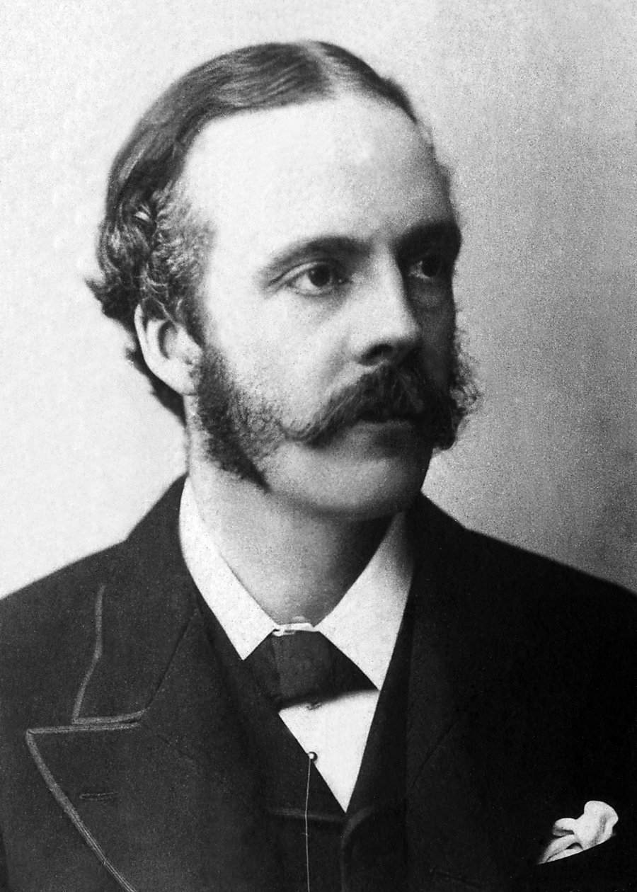 英国政治家阿瑟·詹姆斯·贝尔福勋爵 (1848-1930) 的肖像。 作者 未知的摄影师