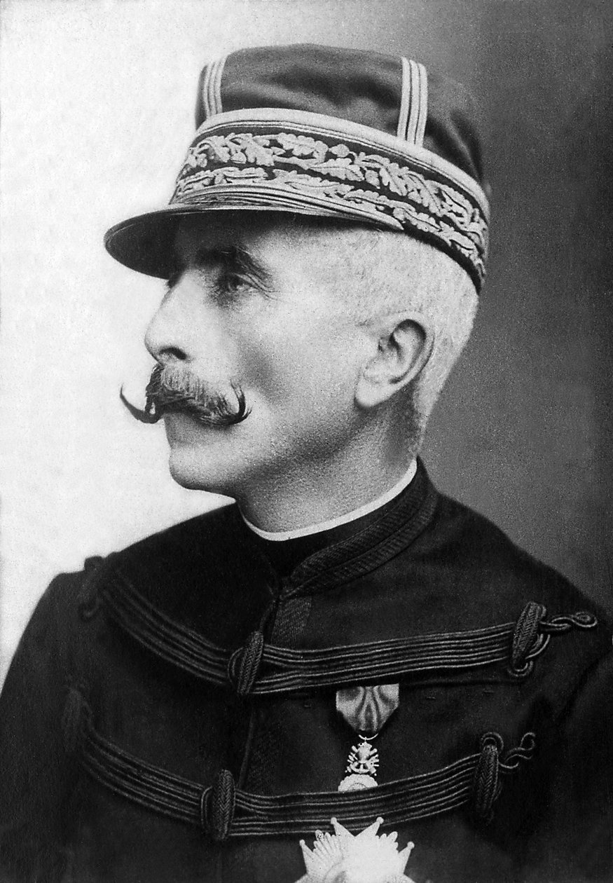 法国陆军将军加斯顿·亚历山大·奥古斯特·德·加利费特侯爵 (1830-1909) 的肖像。 作者 未知的摄影师