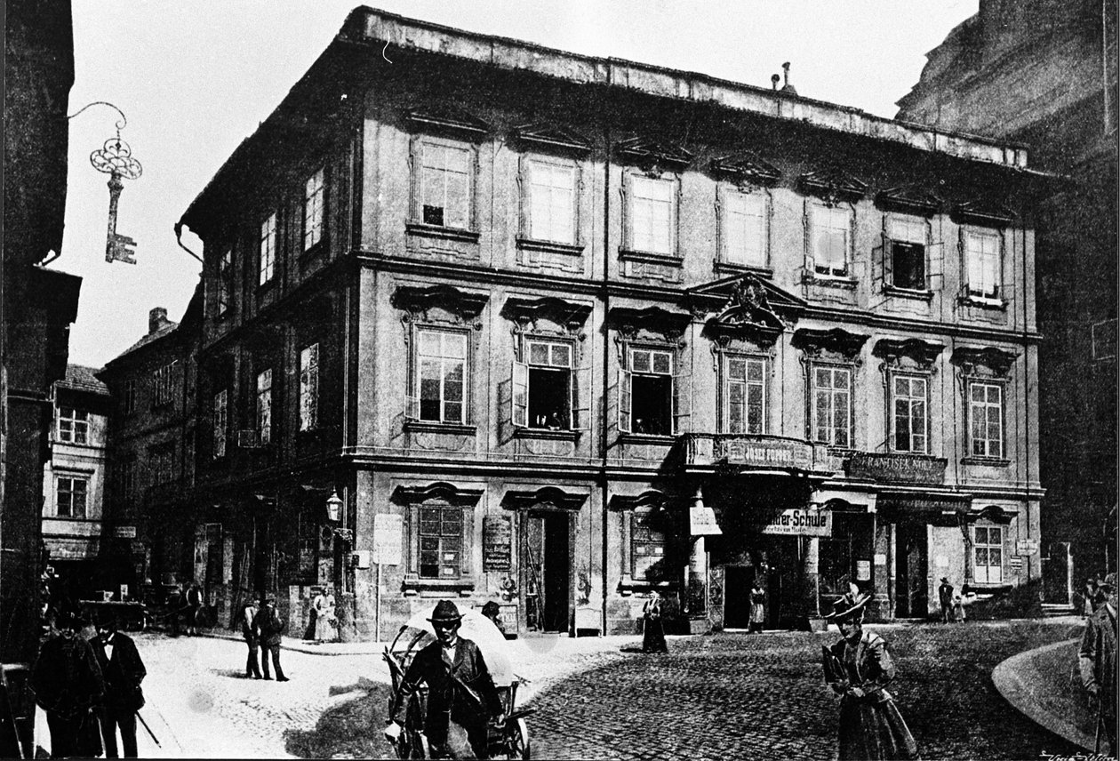 Prague, before 1897. The building where writer Franz Kafka was born. 作者 未知的摄影师