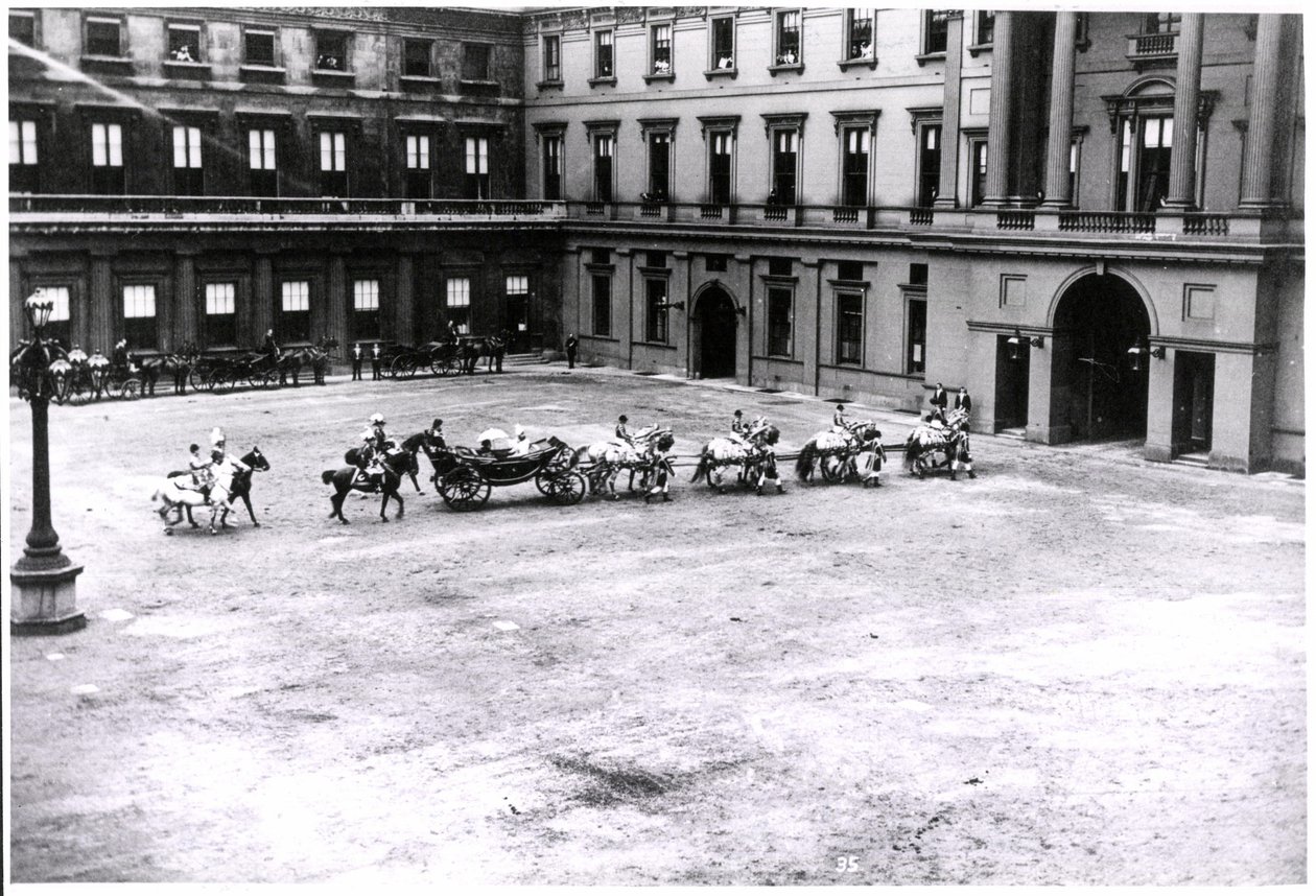 Queen Victoria leaving Buckingham Palace, Diamond Jubilee, 22 June 1897 (b/w photo) 作者 未知的摄影师