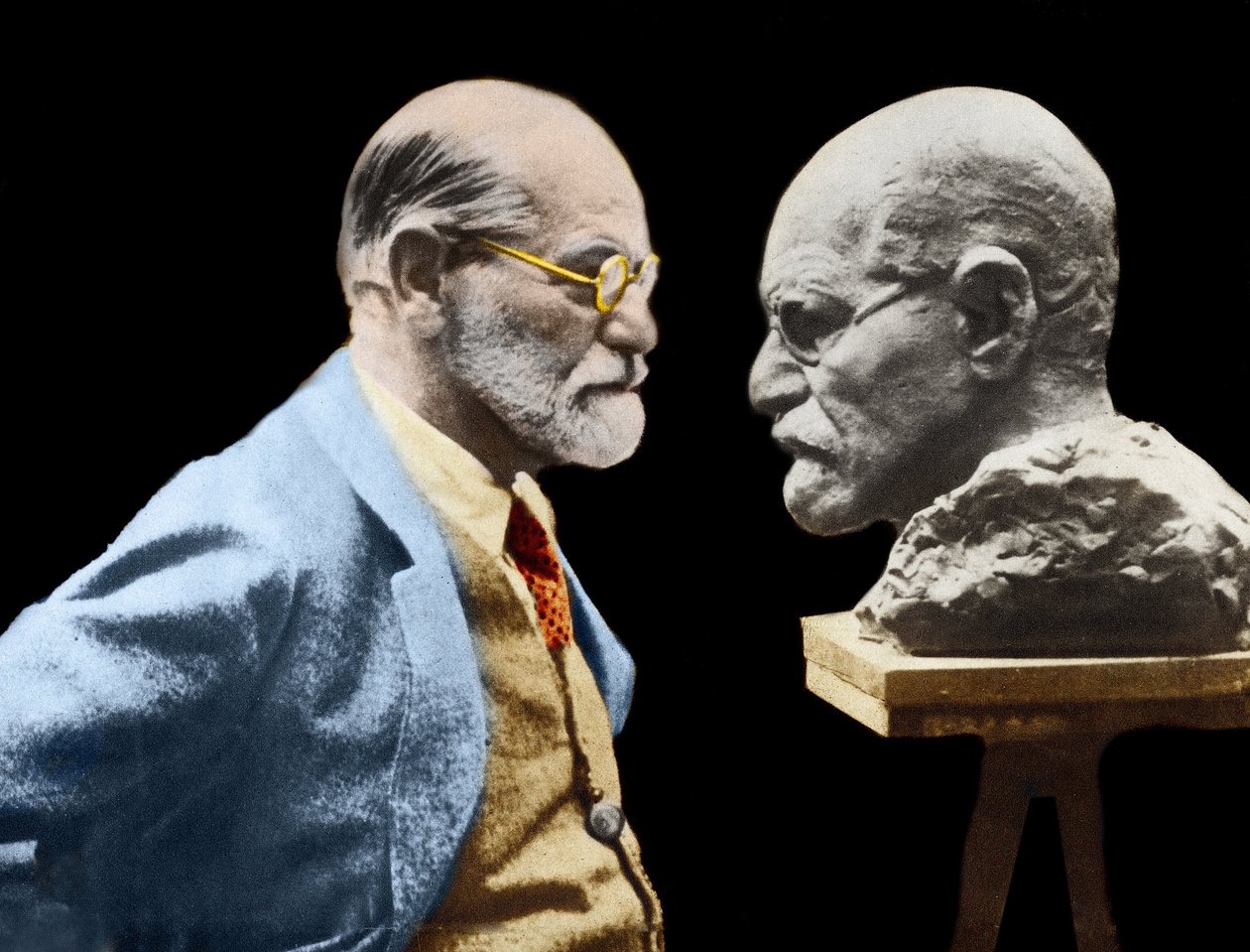精神分析学的发明者西格蒙德-弗洛伊德（Sigmund Freud），他的半身像由雕塑家大沼右卫门（Onuma Nemon）于 1931 年创作。 作者 未知的摄影师