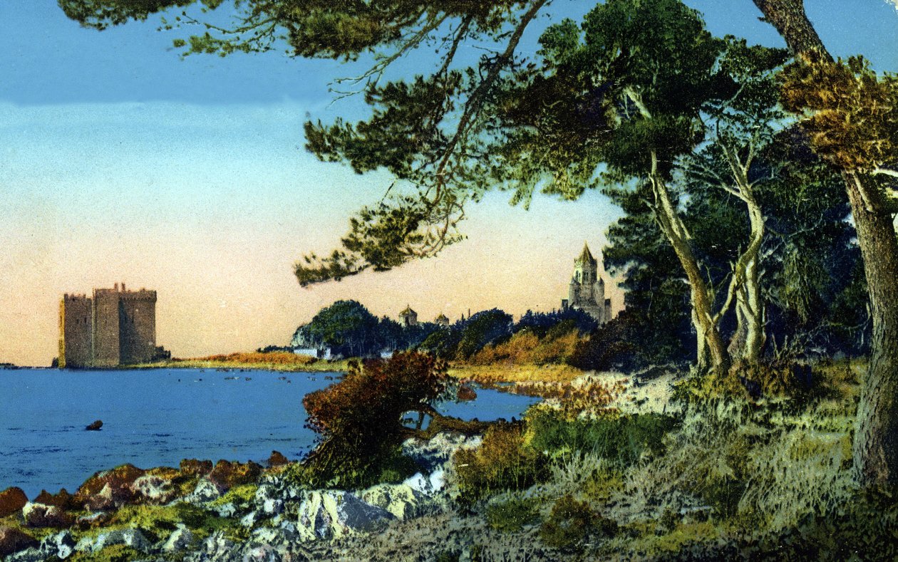 滨海阿尔卑斯大区圣霍诺拉特岛上的圣霍诺拉特修道院旧址（位于法国戛纳里维埃拉小镇圣霍诺拉特岛上的勒兰修道院的加固修道院）明信片，1920 年左右 私人收藏 作者 未知的摄影师