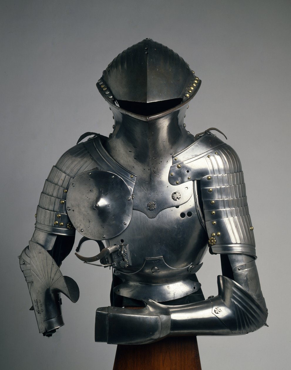 复合式战车，用于 "德国比武 "的盔甲，约1480-1540年（钢、铁、黄铜和皮革）。 作者 瓦伦丁·西本伯格（Valentin Siebenburger）