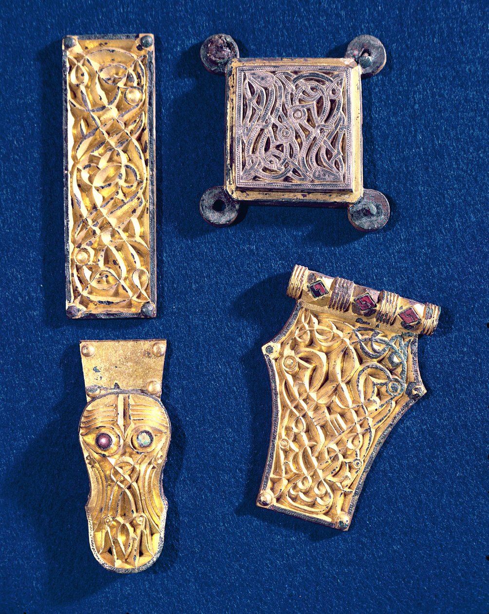 胸针和带扣，来自Vendel Treasure，公元500年（金属） 作者 芬德尔时期