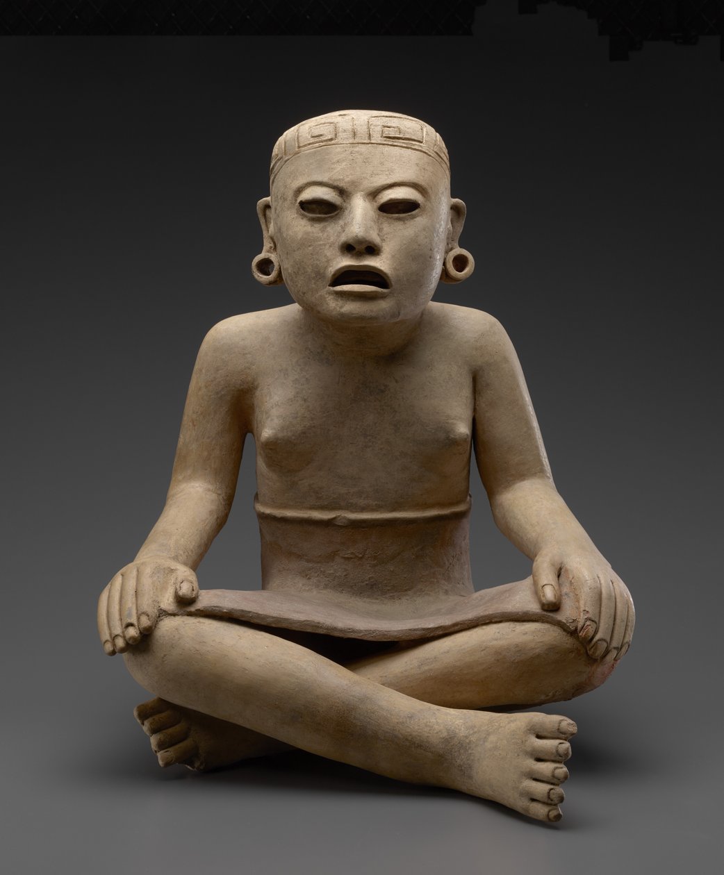 坐着的女性，公元600-900年（陶器和彩色颜料） 作者 韦拉克鲁斯墨西哥湾沿岸文明