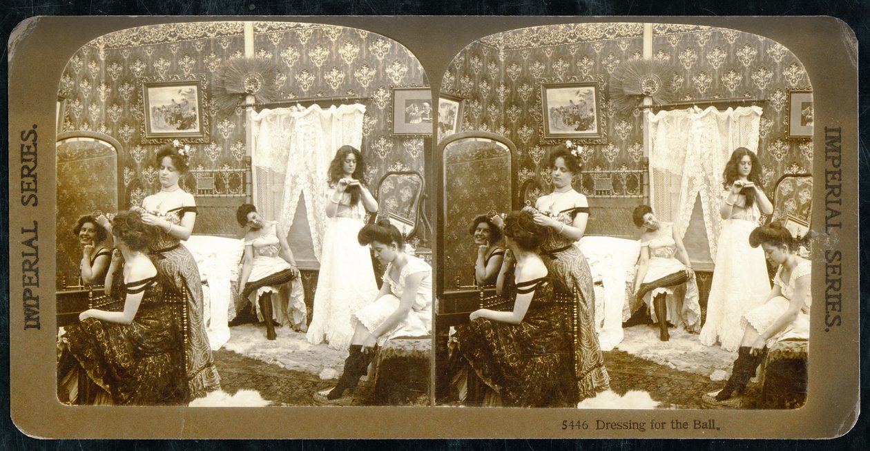&39;为球打扮&39;，c.1900（棕褐色照片）（另见473245） 作者 美国佛蒙特州HC White Company