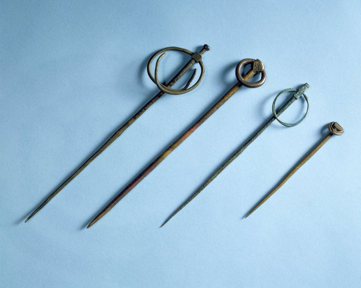 发夹，维京，c.9-11世纪（青铜） 作者 维京人