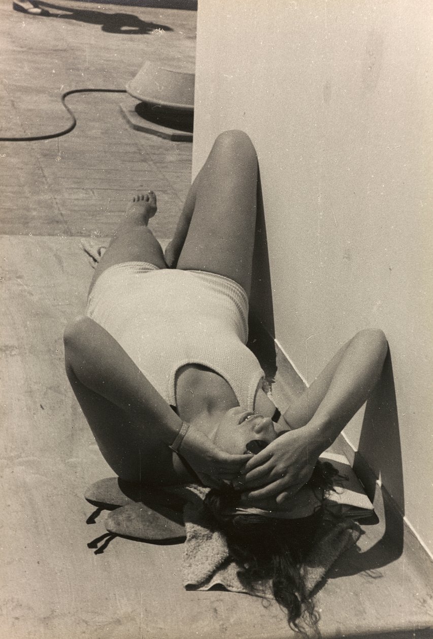 大洋洲 "游轮上的女人，选自画册《1935 年 7 月 28 日至 8 月 10 日在大洋洲的边缘》。 作者 文森佐·巴洛基