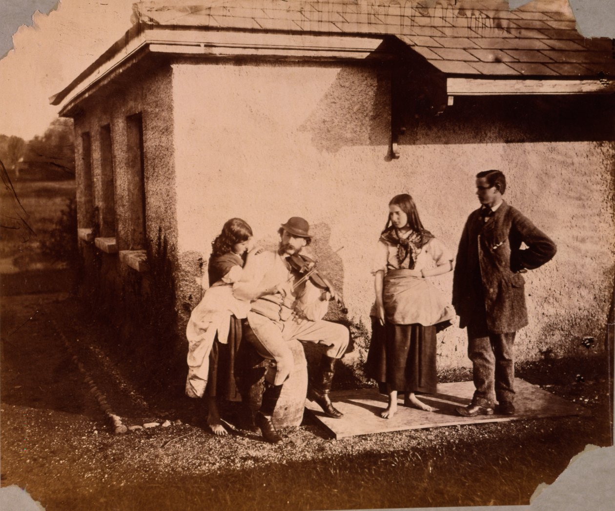 孩子们听一个男人在玩小提琴，c.1859-61 作者 子爵夫人哈瓦登