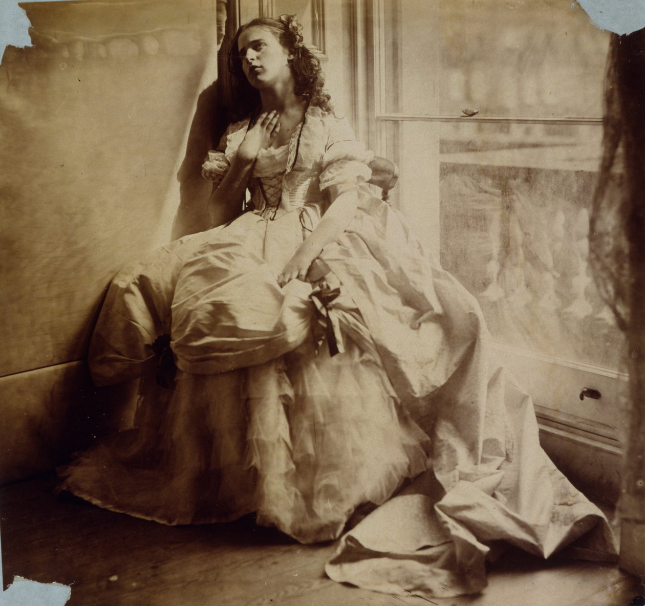 研究由窗户坐着的女孩，c.1855-65 作者 子爵夫人哈瓦登