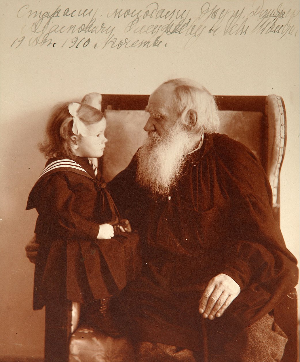作者Leon Tolstoy和他的孙女Tatiana在Yasnaya Polyana，1910年（bw照片） 作者 弗拉基米尔·格里戈里耶维奇·切尔科夫
