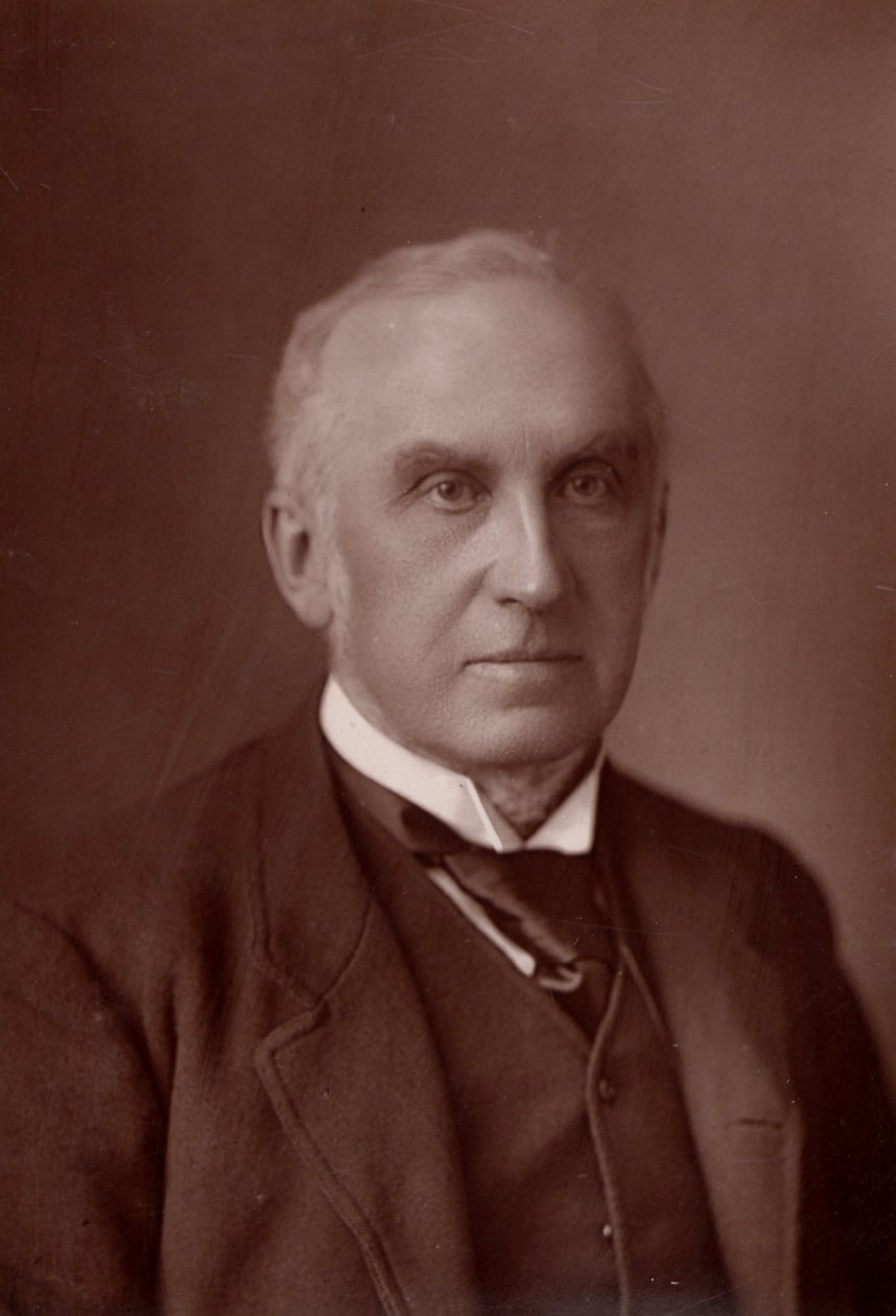 查尔斯·拉塞尔 (Charles Russell)，第一任基洛文的拉塞尔男爵 (1832-1900) 英国律师。 1894 年起担任英格兰首席大法官（伍德伯里版） 作者 W 和 D（继唐尼之后）