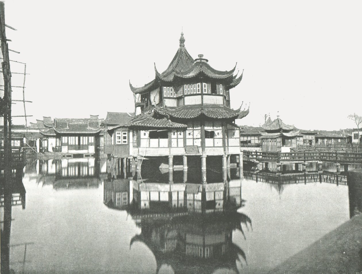 中国上海之一的公共茶园，1895年。 作者 W和S有限公司