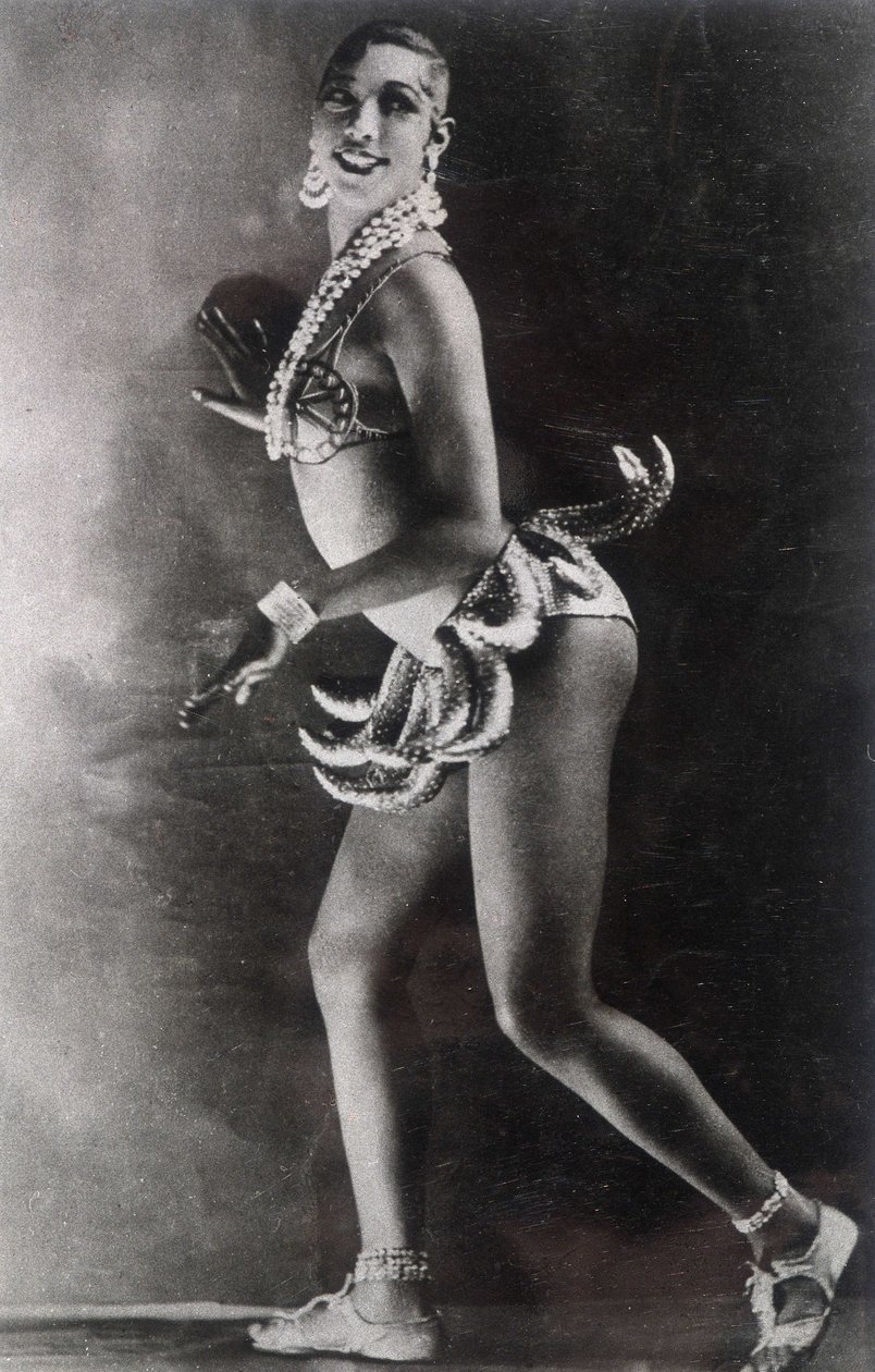约瑟芬-贝克身着香蕉腰带。摄影师 Lucien Walery（1863-1935 年）。 作者 瓦莱里