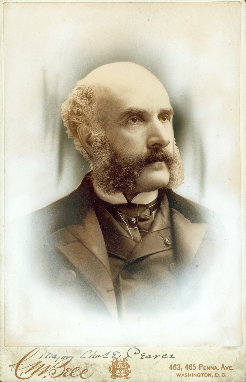Charles E. Pearce的胸围肖像穿着西装，背心和领带 作者 华盛顿DCCM贝尔