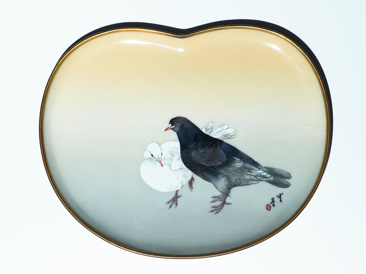 描绘鸟类的托盘，约 1890-95 年（掐丝珐琅）（背面见 416491） 作者 Watanabe 和 Sosuke Namikawa Seitei