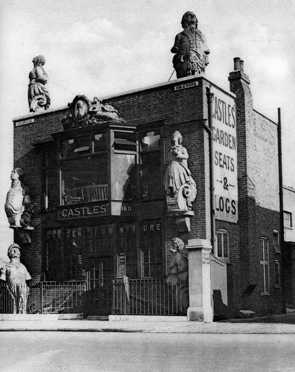 旧战舰的头像，伦敦格罗夫纳路，1926-1927。 作者 惠芬