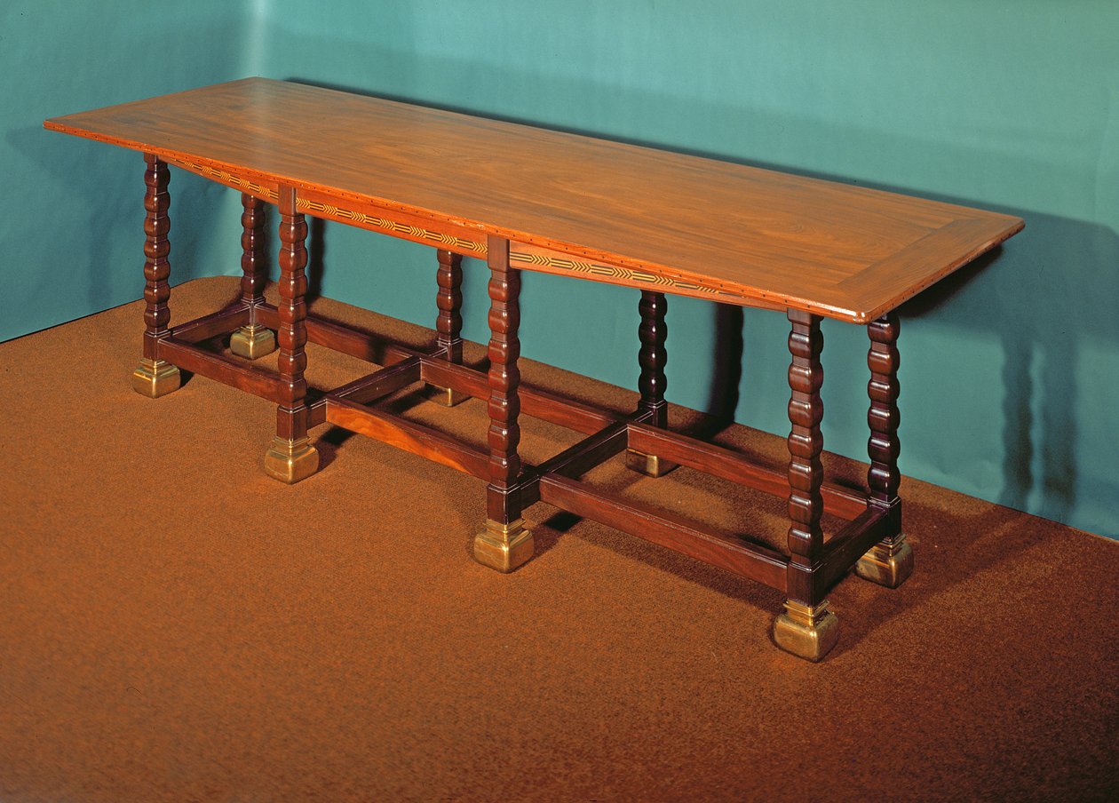 大厅桌，设计1892-96（桃花心木，冬青和乌木镶嵌和黄铜） 作者 威拉姆·理查德·莱瑟比