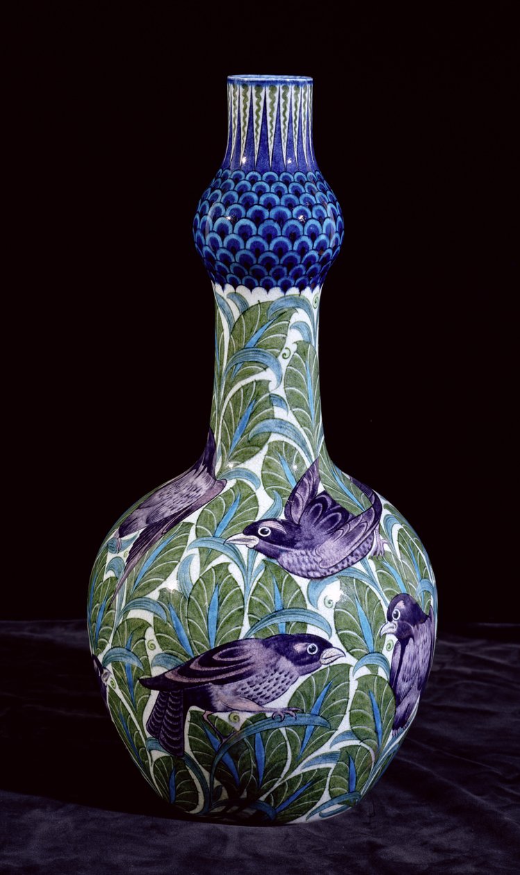 大瓶装黑鸟装饰，由Joe Juster绘制，1888-1904（陶瓷） 作者 威廉·德·摩根