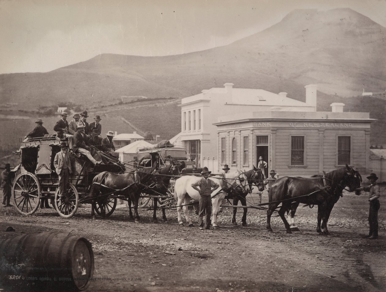 （Cobb and Co.教练，Palmerston，Otago） 作者 威廉·哈特