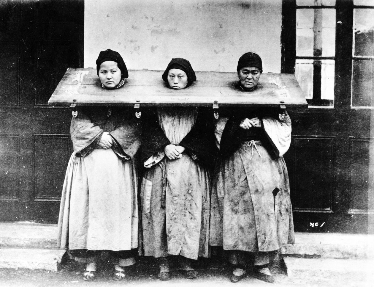 轻罪的惩罚，中国，1880年 作者 威廉·桑德斯