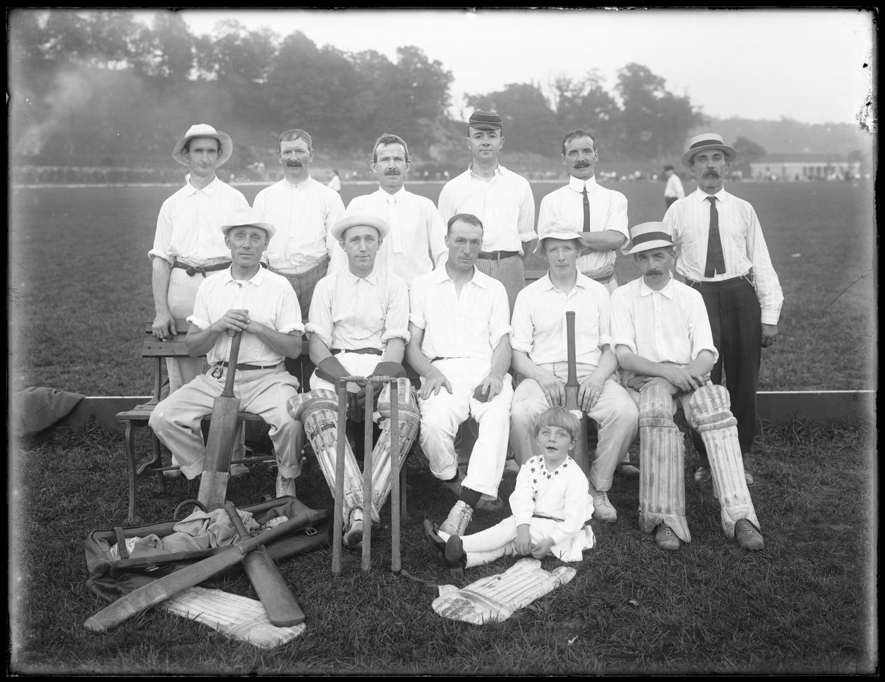 Holdsport Cricket Club的集体肖像，c.1911-12 作者 威廉·戴维斯·哈斯勒