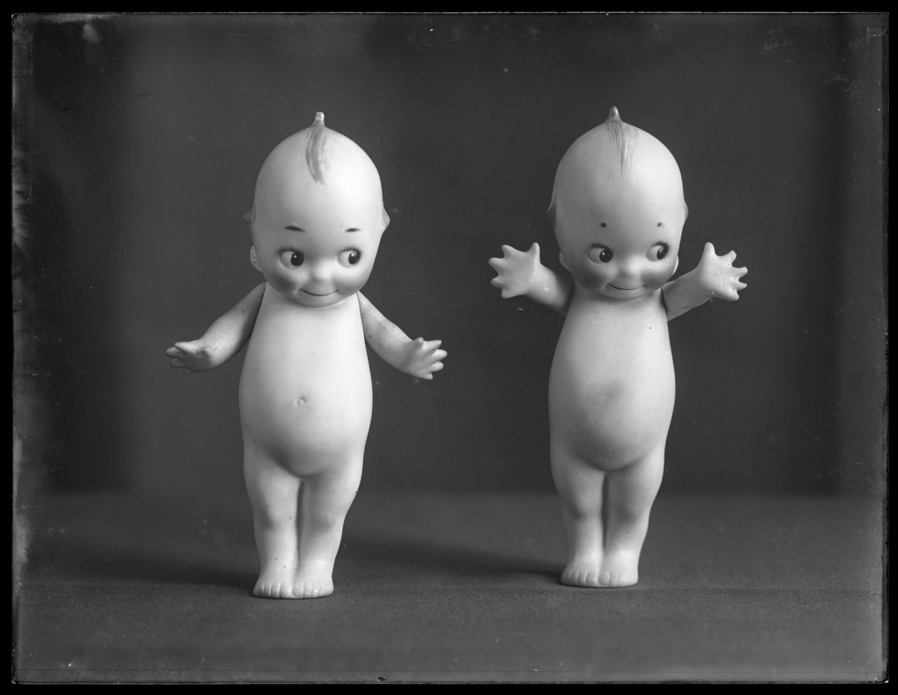 一对kewpie娃娃，c.1913 作者 威廉·戴维斯·哈斯勒