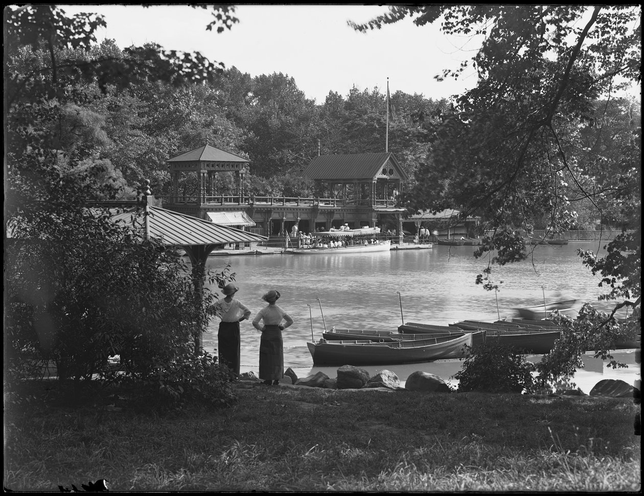 The Boat House，Central Park，New York City，1914年7月19日 作者 威廉·戴维斯·哈斯勒