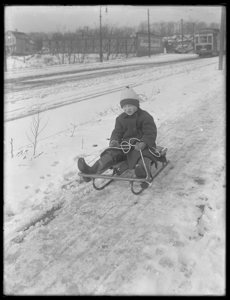 威廉格雷哈斯勒和他的新雪橇，c.1912 作者 威廉·戴维斯·哈斯勒