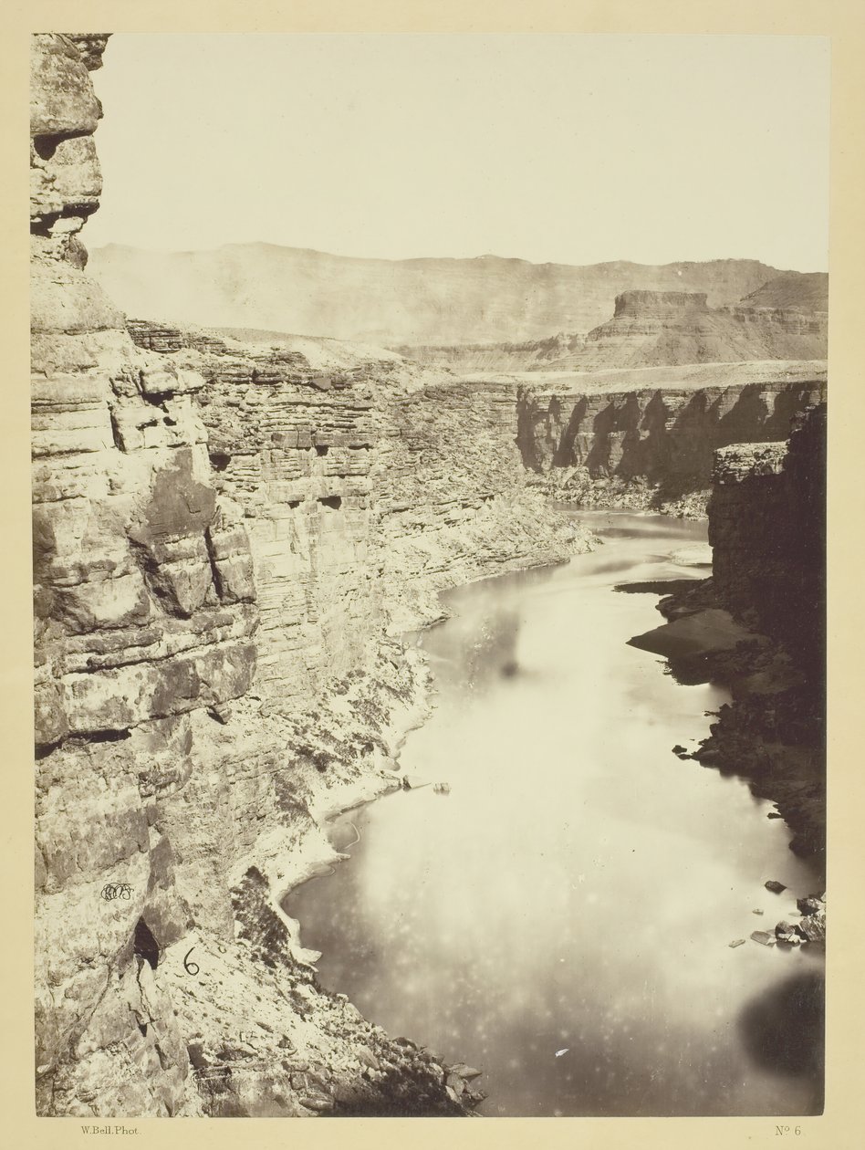 科罗拉多河大峡谷，靠近帕里亚溪，向西看，1872年。 作者 威廉·贝尔