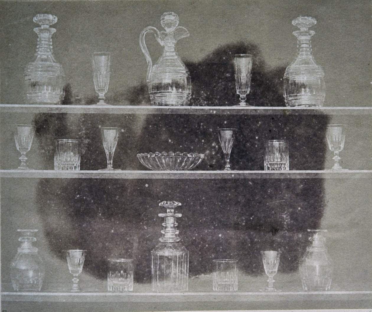 玻璃制品，照片，来自自然铅笔，1844年 作者 威廉·亨利·福克斯·塔尔伯特