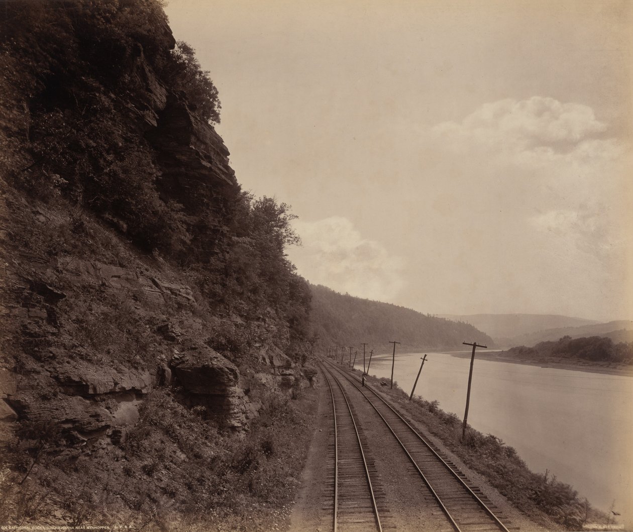 大教堂岩石，Meshoppen 附近的 Susquehanna，c.1895 年（照片） 作者 威廉·赫尔曼·劳