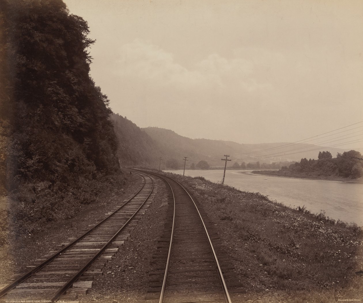托旺达附近的 Hemlock Run 弯道，约 1895 年（照片1895 年（照片） 作者 威廉·赫尔曼·劳