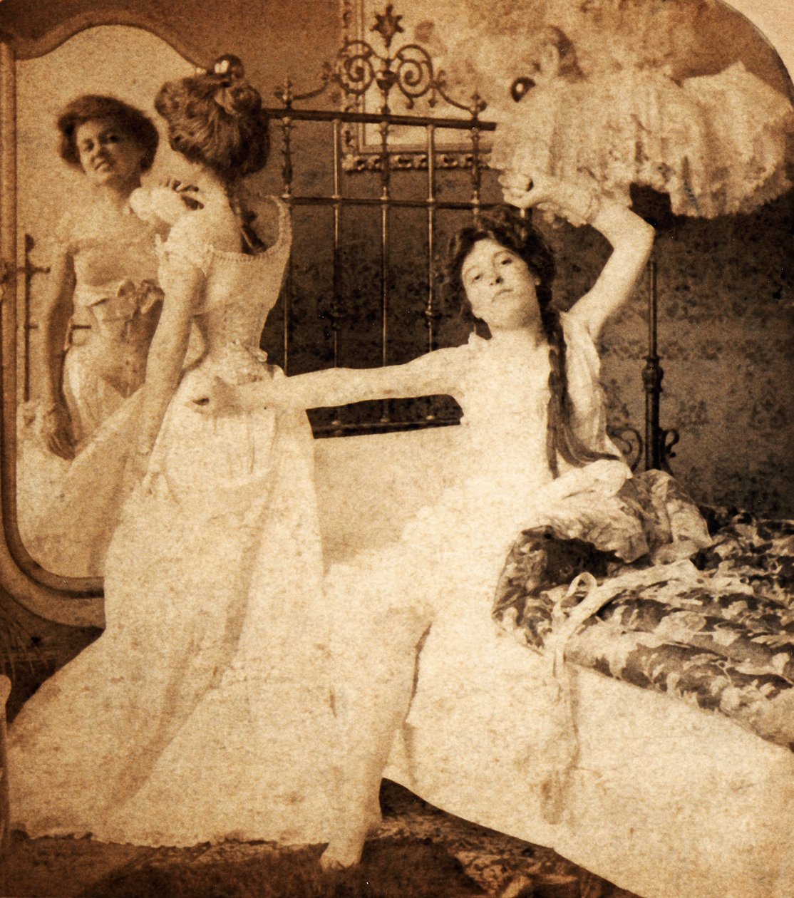 &39;The Late Riser&39;，幽默的立体卡片，c.1900（棕褐色照片）（另见473257） 作者 威廉·赫尔曼·劳