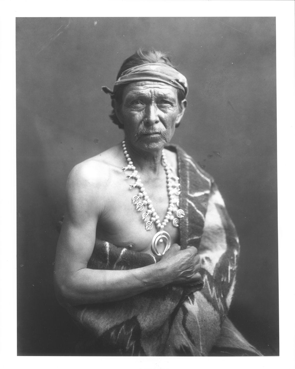 The Medicine Man，c.1915（bw photo） 作者 威廉·卡彭特
