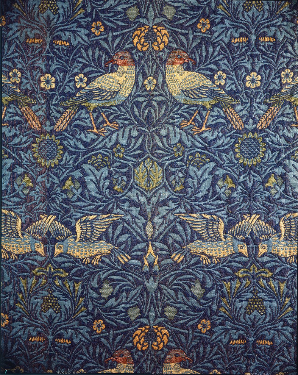 鸟类。装饰性织物，1878年。 作者 威廉·莫里斯