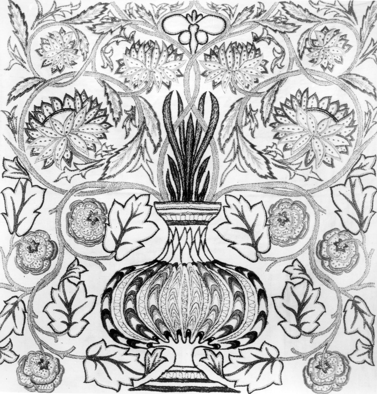 花盆"，由威廉-莫里斯（1834-96 年）设计、梅-莫里斯完成的刺绣面板（黑白印刷品） 作者 威廉·莫里斯