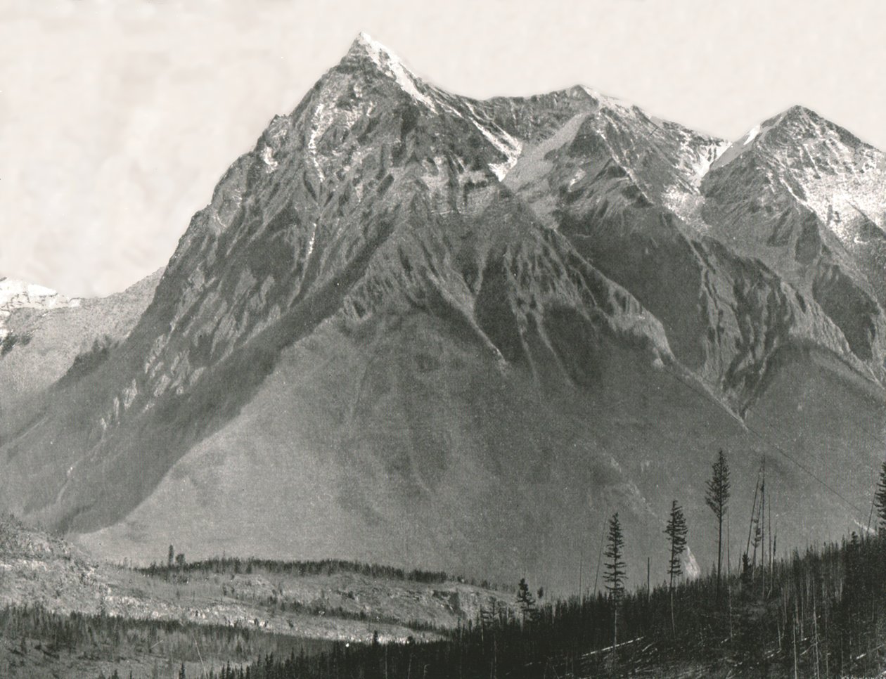 落基山脉：加拿大尖峰山总理山，1895年。 作者 威廉·诺特曼和儿子