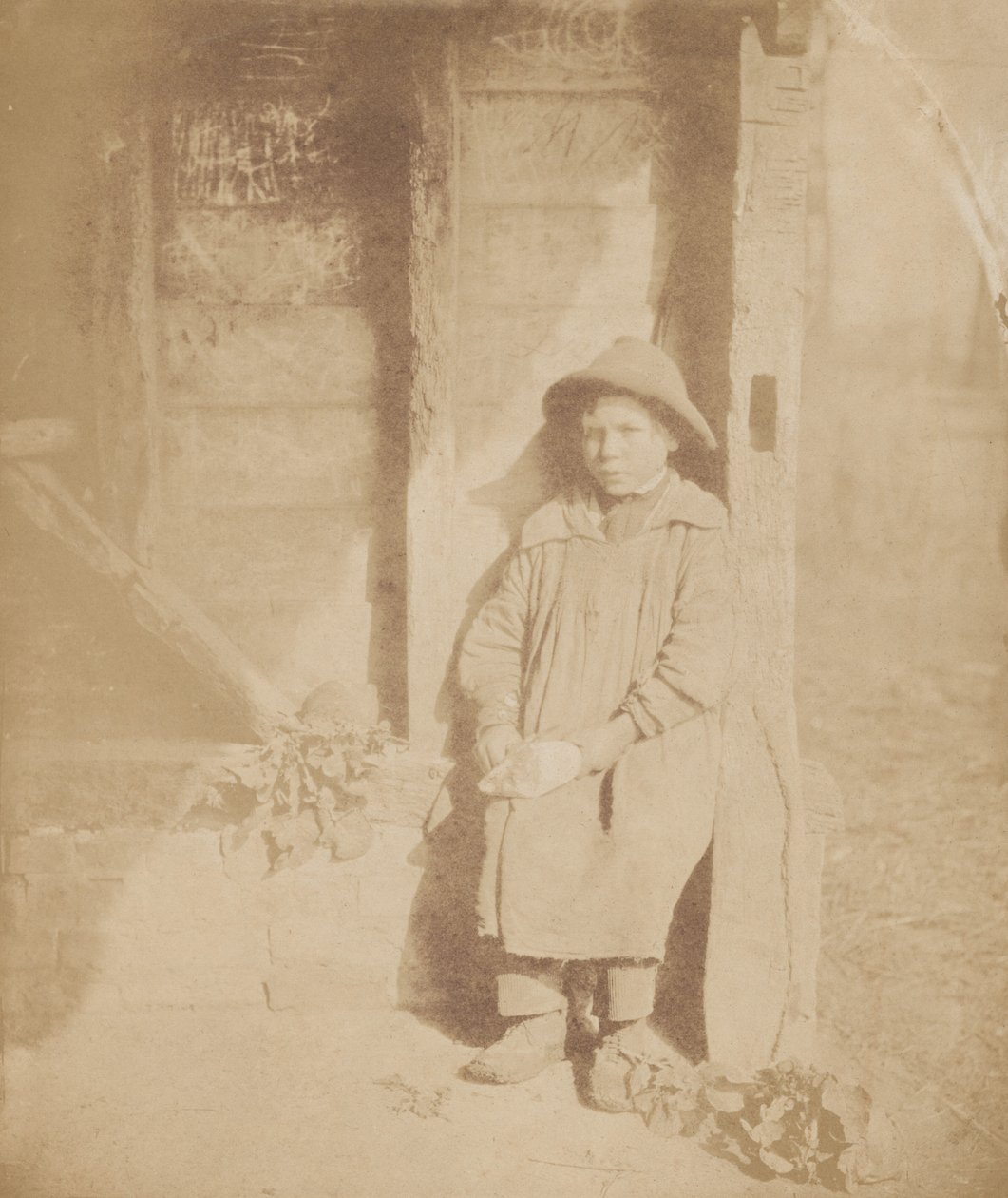 剥萝卜皮的男孩，约 1854 年（照片1854 年（照片） 作者 威廉·P·夏洛克
